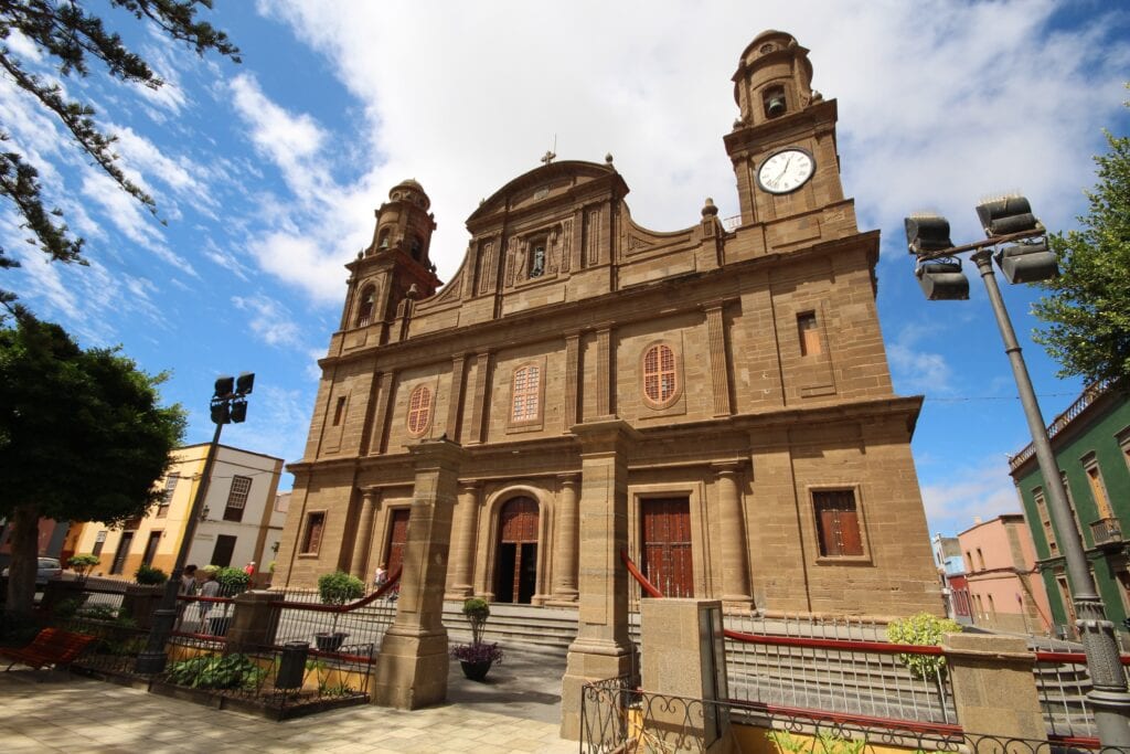 parroquia de santiago adelan